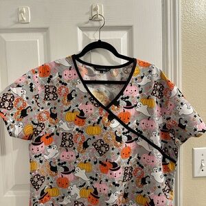 Cassandra O Halloween/Breast Cancer Awareness Print Scrub Top Size XL